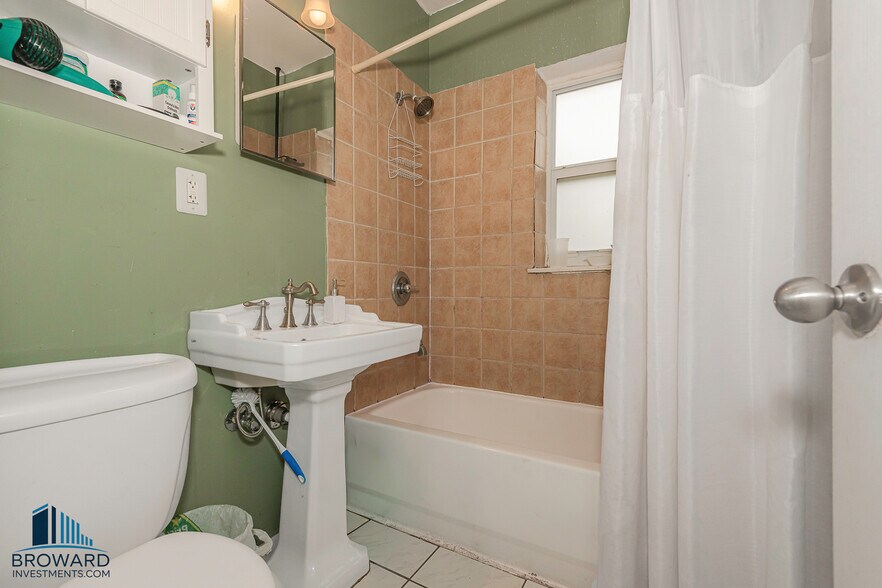 More Photos Of 255 SW 15th St, Dania Beach Apartments For Sale