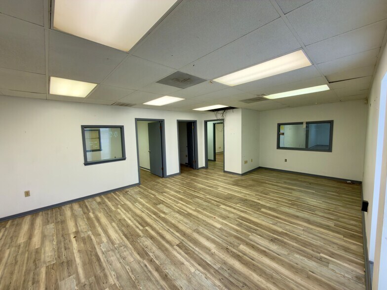 More Photos Of 3885 N Palafox Hwy, Pensacola Warehouse For Sale