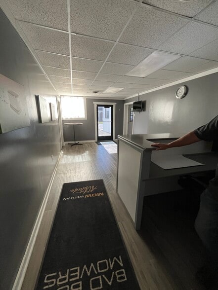 More Photos Of 11 N Center St, Cambridge City Freestanding For Sale