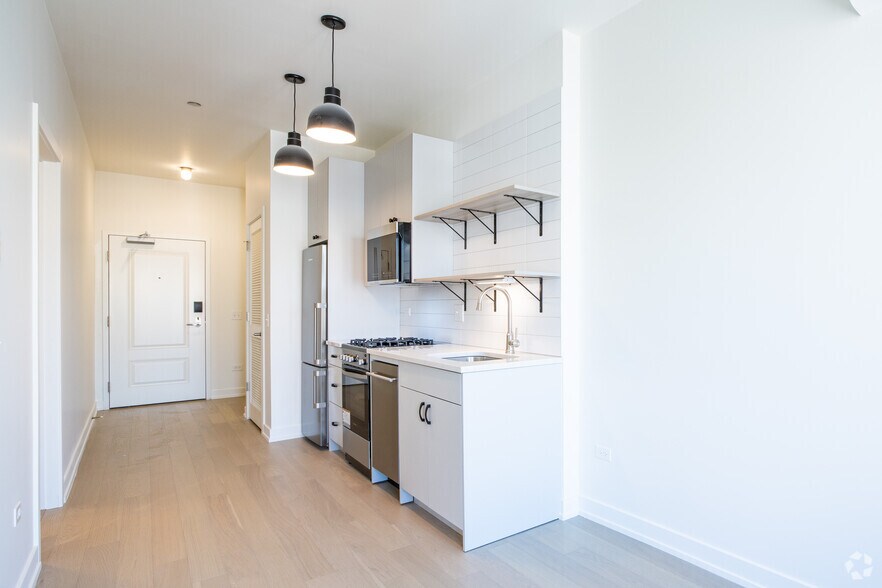 More Photos Of 4600 N Kenmore Ave, Chicago Apartments For Lease