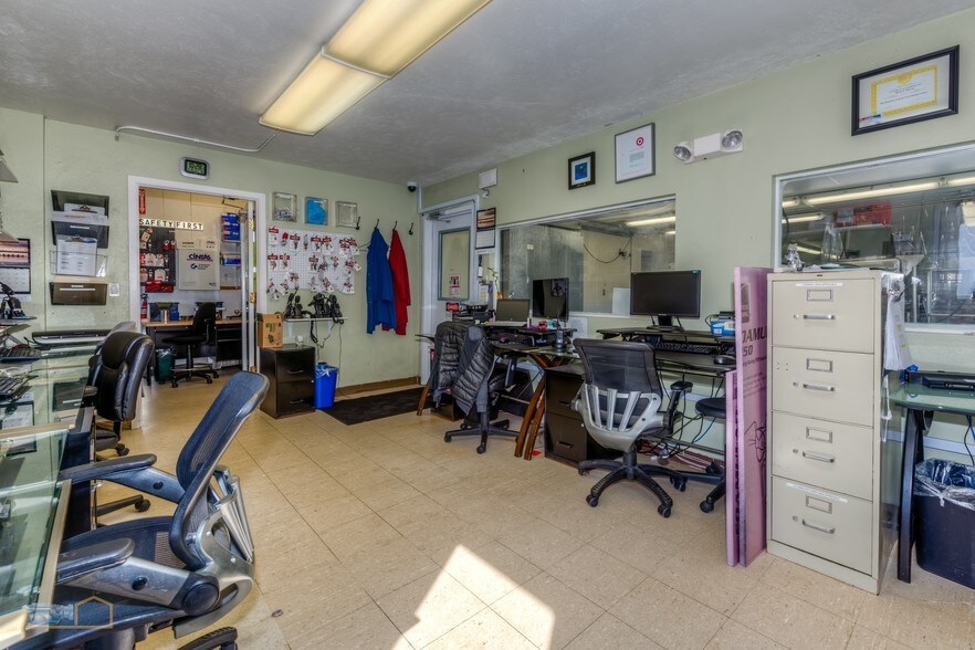 More Photos Of 1845 Range St, Boulder Warehouse For Sale