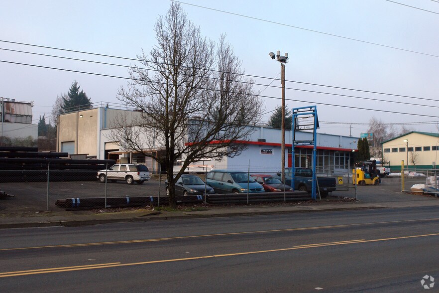 More Photos Of 5440 NE Columbia Blvd, Portland Manufacturing For Sale