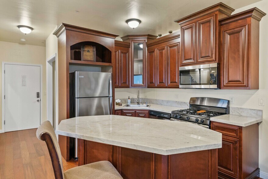 More Photos Of 266 Dolphin Dr, Whitethorn Hotel For Sale