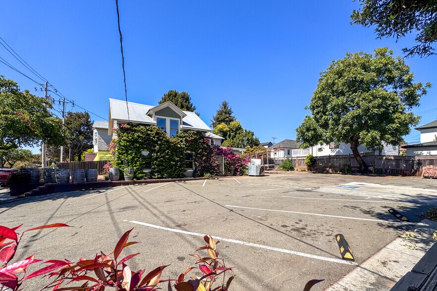 More Photos Of 5862-5872 Doyle St, Emeryville Restaurant For Sale