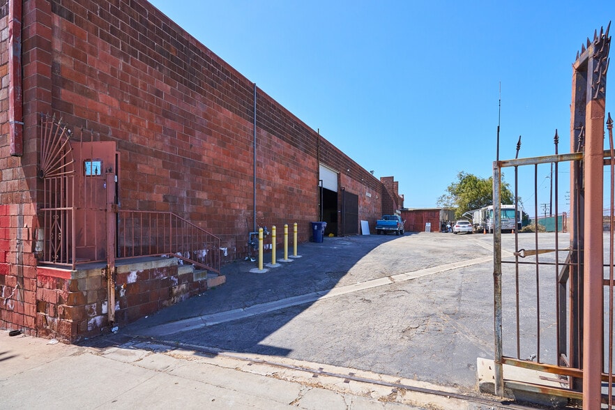 More Photos Of 1200 W El Segundo Blvd, Gardena Manufacturing For Sale