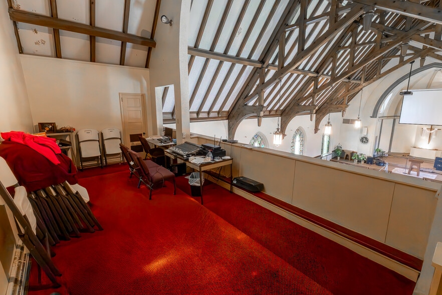 More Photos Of 309 N Broad St, Grove City Religious Facility For Sale