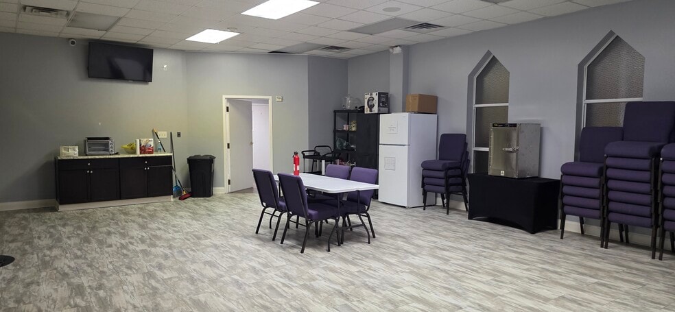More Photos Of 6270 Red Oak Rd, Atlanta Religious Facility For Sale