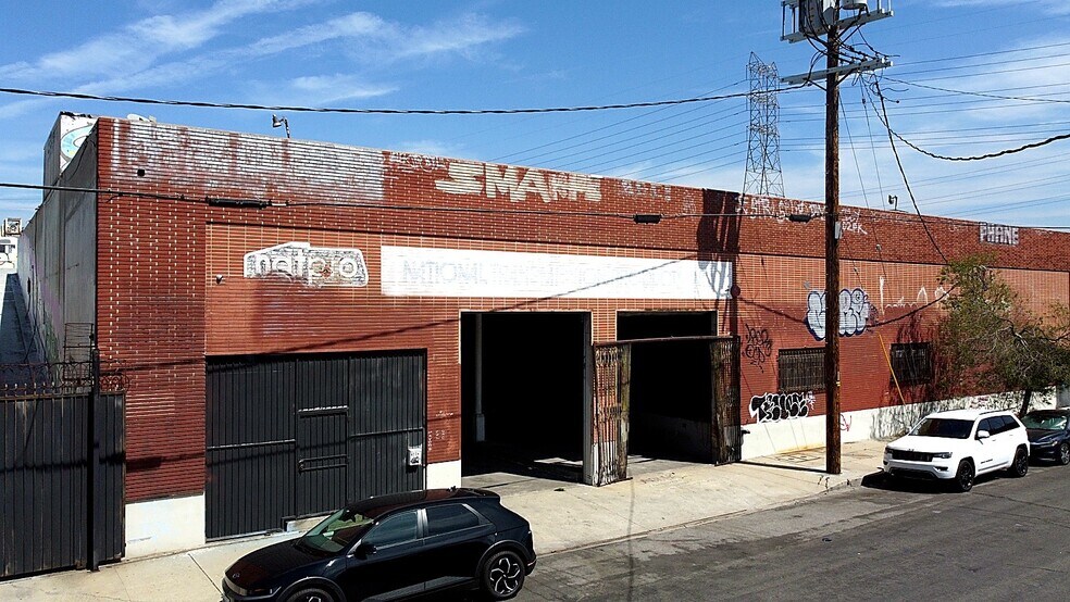 Primary Photo Of 2463 E 8th St, Los Angeles Manufacturing For Lease