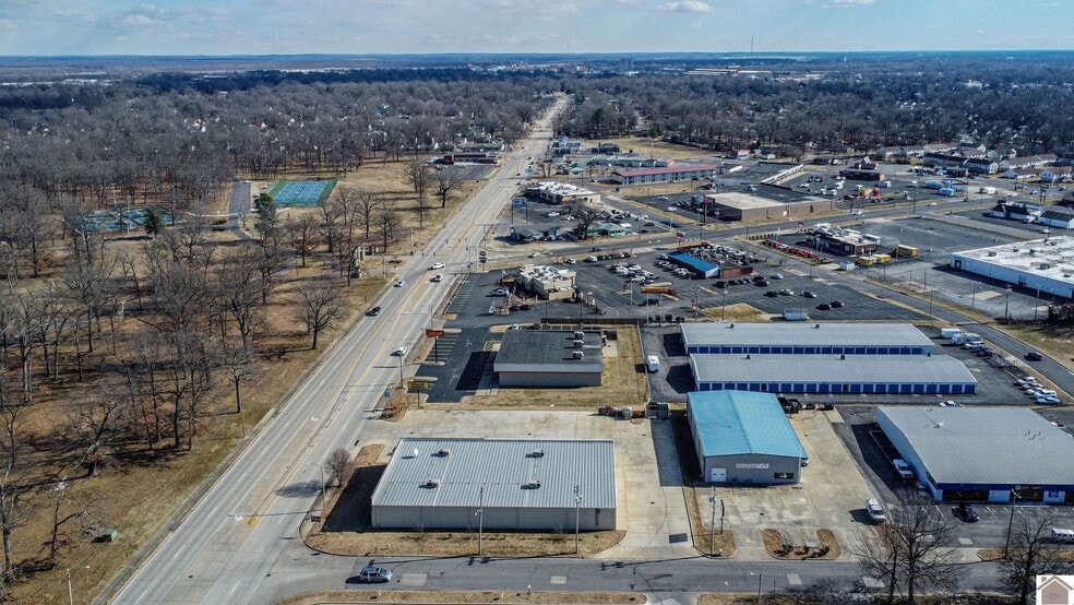 More Photos Of 2828 Park Ave, Paducah Freestanding For Lease