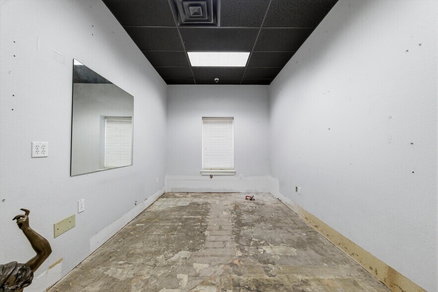More Photos Of 5017 Colleyville Blvd, Colleyville Office For Sale