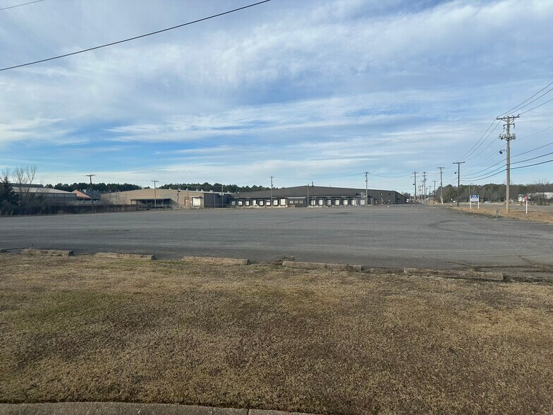 More Photos Of 1100 N Redmond Rd, Jacksonville Manufacturing For Lease