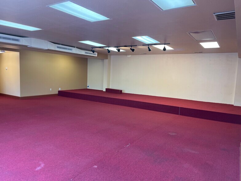 More Photos Of 2728 W Main St, Medford Manufacturing For Lease