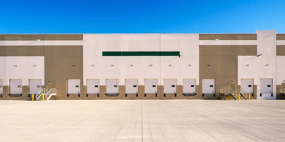 More Photos Of 4660 N Cotton Ln, Goodyear Warehouse For Lease