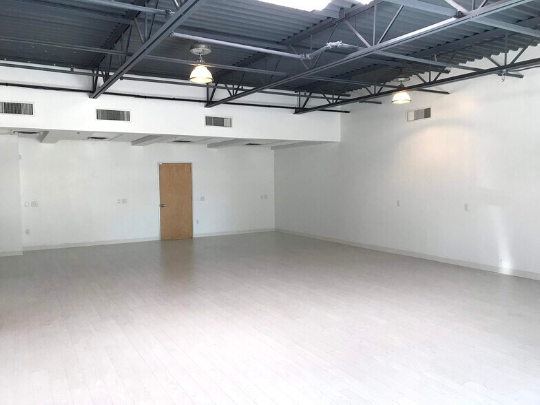 More Photos Of 15288 W Brookside Ln, Surprise Office For Lease