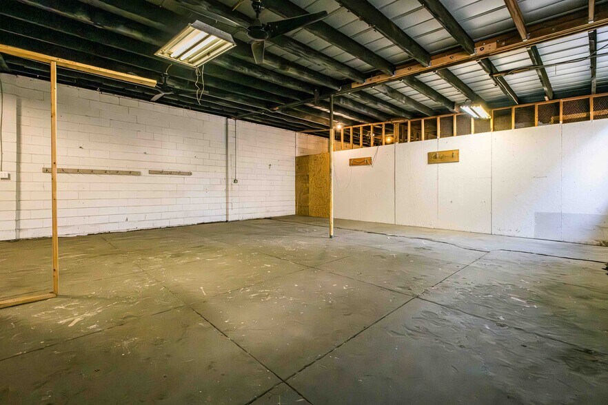 More Photos Of 711 Tattnall st, Savannah Light Distribution For Sale