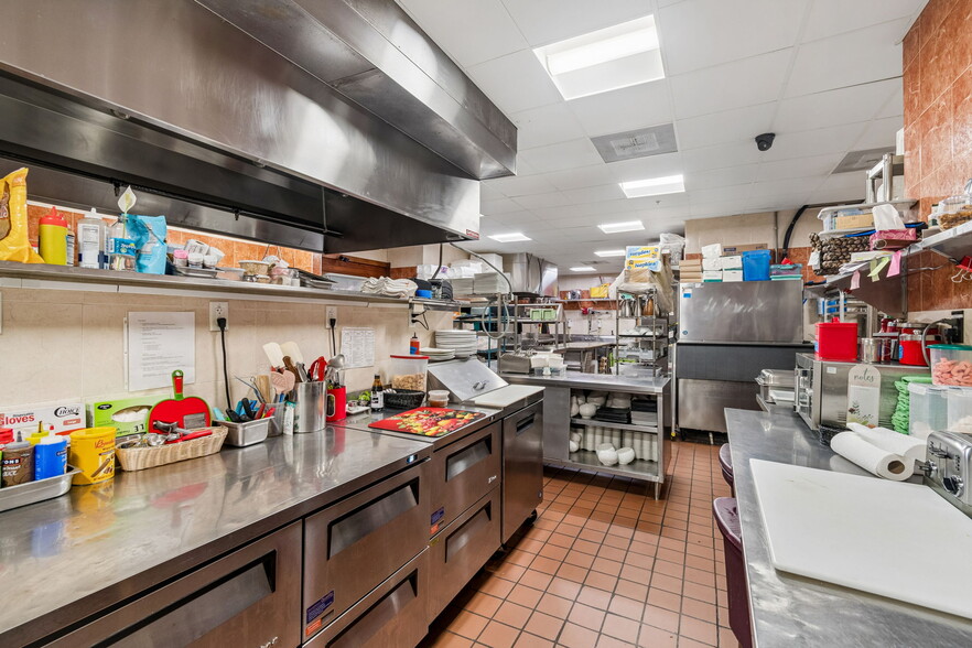 More Photos Of 3007 Commercial Way, Spring Hill Restaurant For Sale