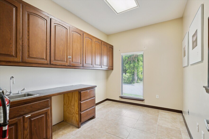 More Photos Of 3403 N Beach St, Fort Worth Medical For Sale