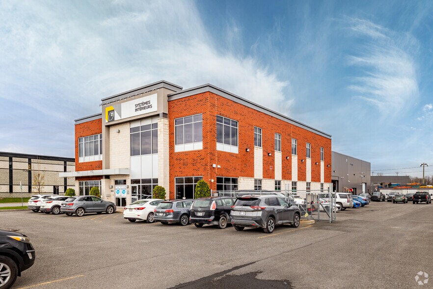 More Photos Of 5000 Rue Bernard-Lefebvre, Laval Light Distribution For Lease