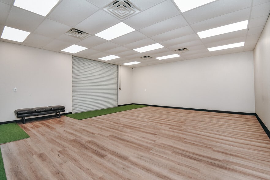 More Photos Of 305 Sam Houston Dr, Victoria Storefront For Lease