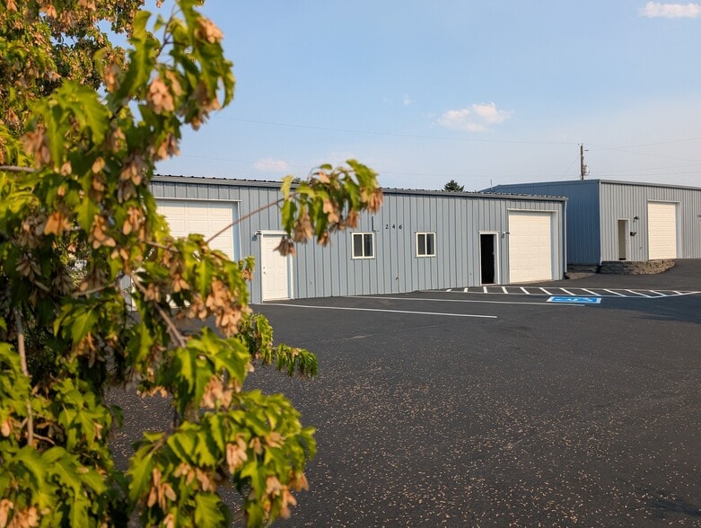 More Photos Of 246 SE Franklin, Redmond Warehouse For Lease