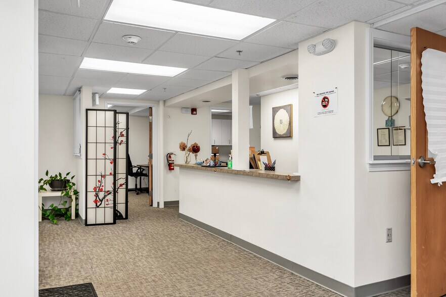 More Photos Of 630 Turnpike St, North Andover Office For Lease