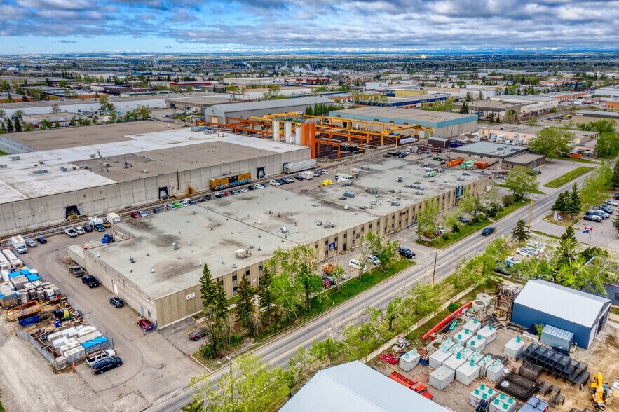 More Photos Of 4357 54 Av SE, Calgary Warehouse For Lease