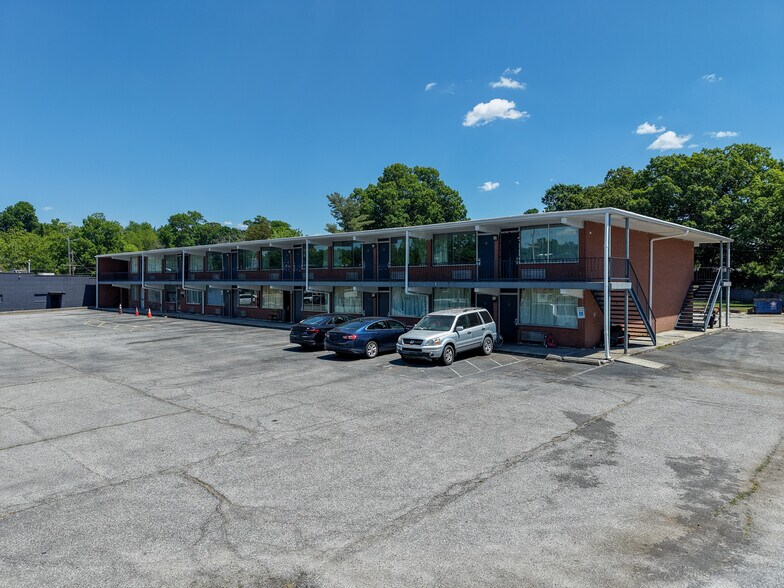 More Photos Of 411 National Hwy, Thomasville Hotel For Sale