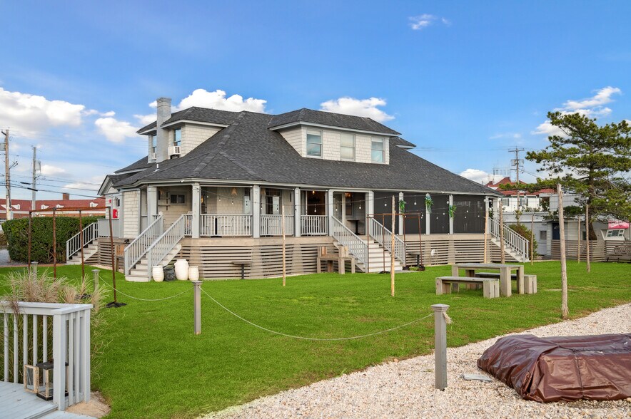 More Photos Of 32 Lighthouse Rd, Hampton Bays Hotel For Sale