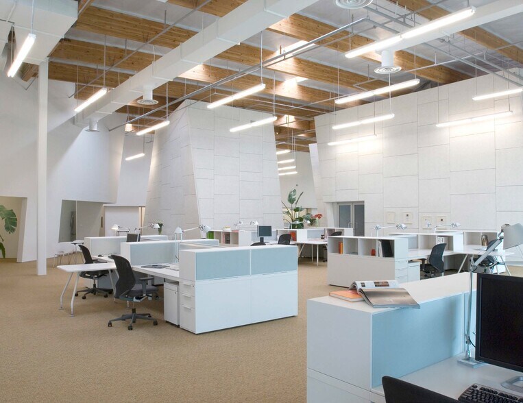 More Photos Of 2201 Corporate Center Dr, Newbury Park Research And Development For Lease