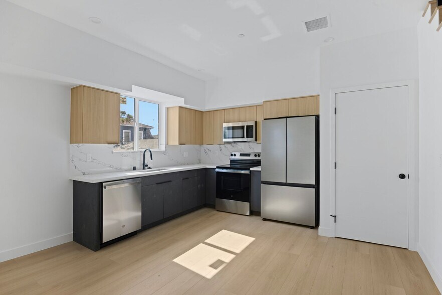 More Photos Of 4511 Rosewood Ave, Los Angeles Apartments For Sale