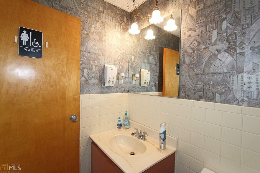 More Photos Of 2760 Pleasantwood Dr, Decatur Religious Facility For Lease