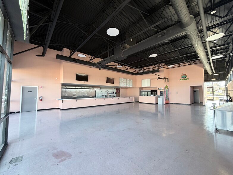 More Photos Of 3393-3437 Summer Ave, Memphis Storefront For Lease