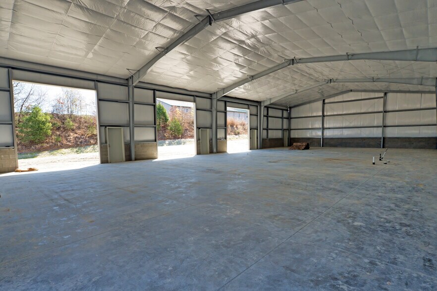 More Photos Of 985 Upward Rd, Flat Rock Warehouse For Lease