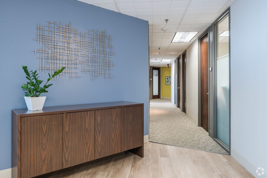 More Photos Of 231 S Bemiston Ave, Clayton Coworking Space