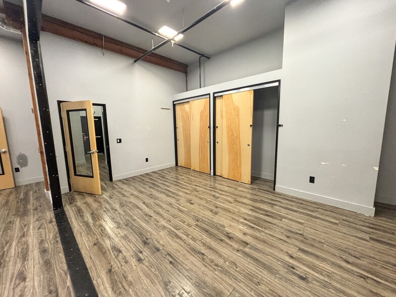 More Photos Of 255 Liberty St NE, Salem Office For Lease