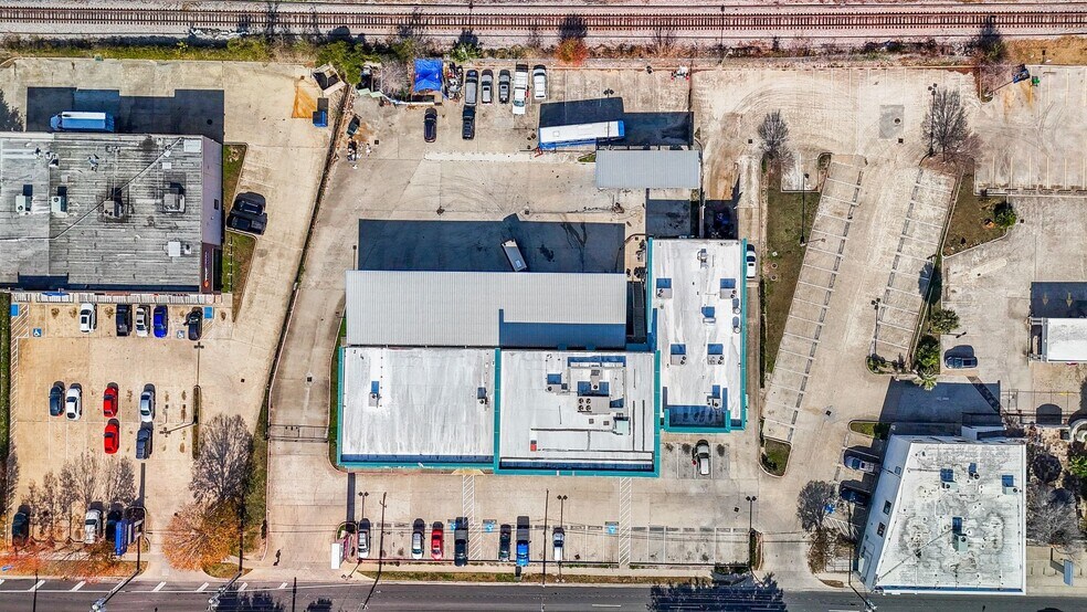 More Photos Of 7011 Harrisburg Blvd, Houston Storefront For Sale