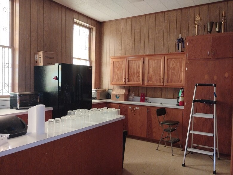 More Photos Of 906 Elm St, Coffeyville Religious Facility For Sale