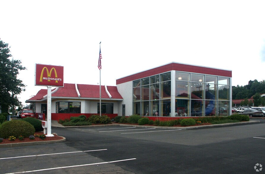 More Photos Of 2300-2320 Dixwell Ave, Hamden Unknown For Lease