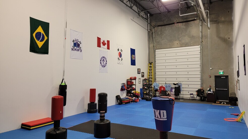 More Photos Of 14165-14185 162 Ave NW, Edmonton Showroom For Lease