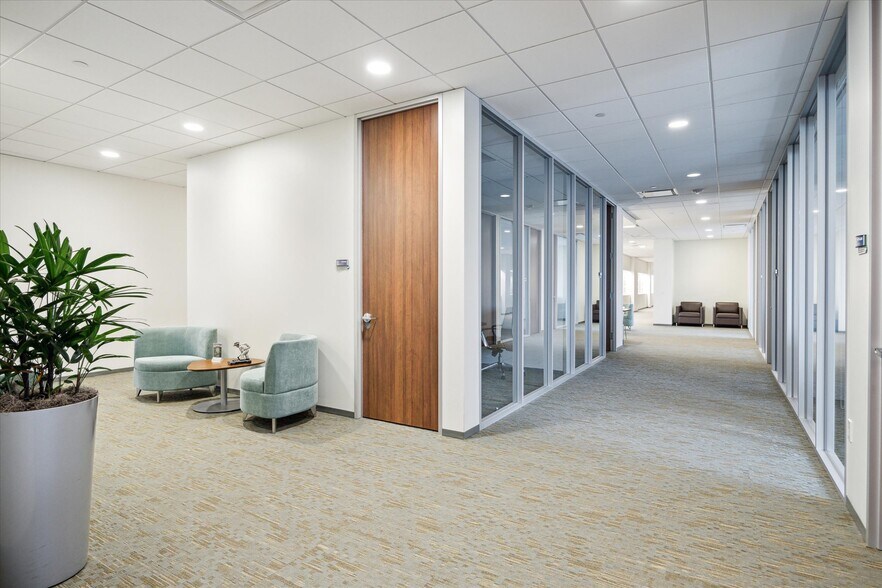 More Photos Of 9090 Katy Fwy, Houston Medical For Lease