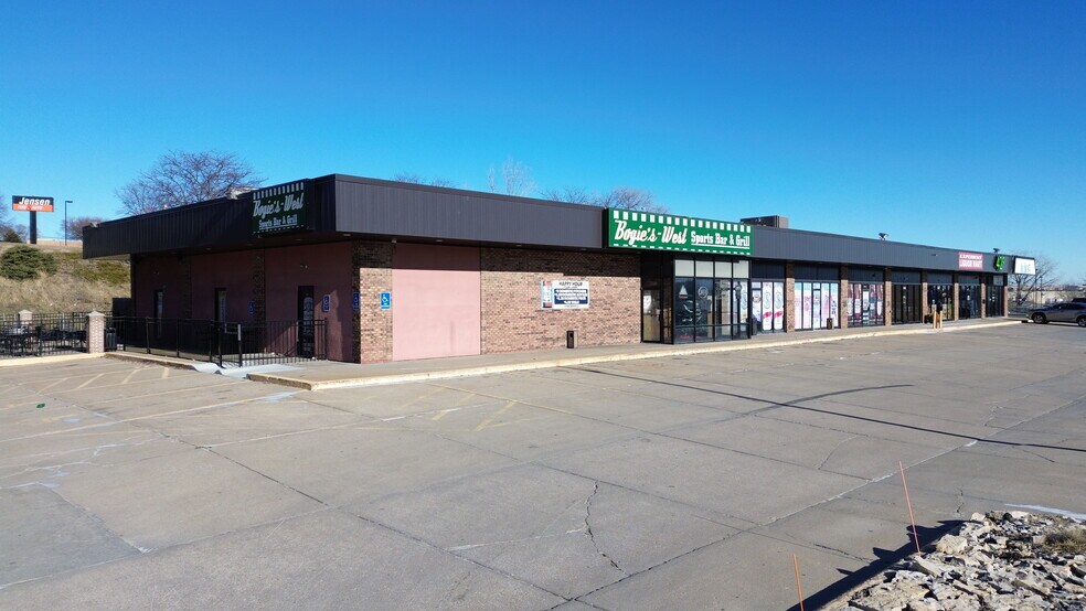 More Photos Of 14306-14342 U St, Omaha Freestanding For Sale