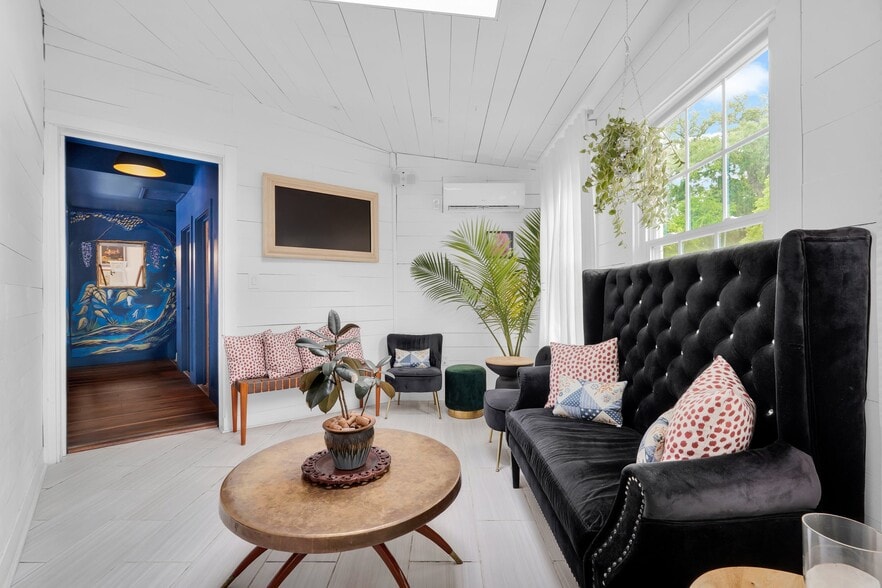 More Photos Of 2312 Abercorn St, Savannah Storefront Retail Residential For Sale