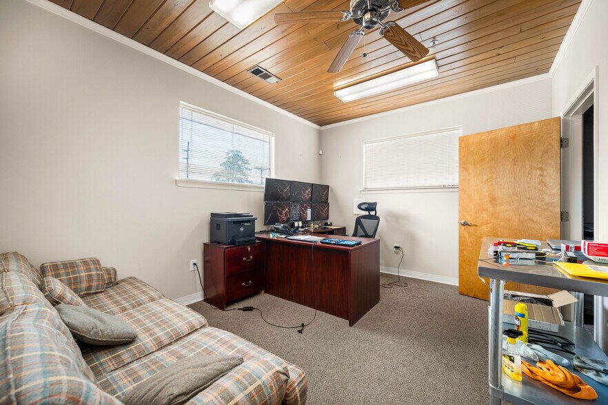 More Photos Of 816 University Pky, Natchitoches Office For Sale