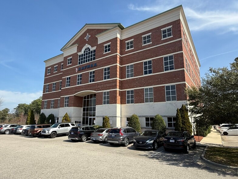 More Photos Of 639 Executive Pl, Fayetteville Medical For Lease