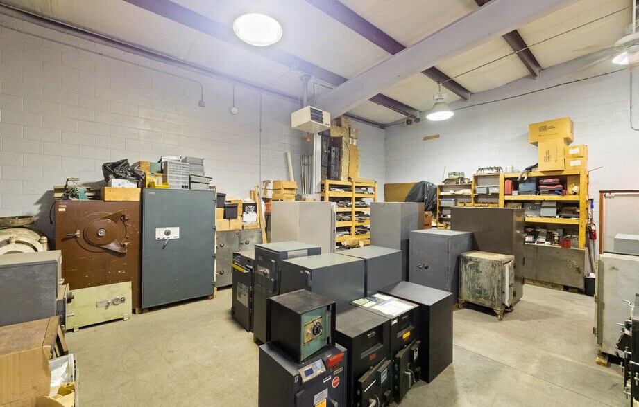 More Photos Of 622 N Central St, Knoxville General Retail For Sale