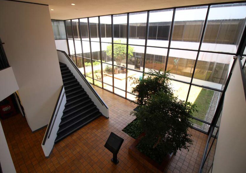 More Photos Of 7011 Harwin Dr, Houston Office For Sale