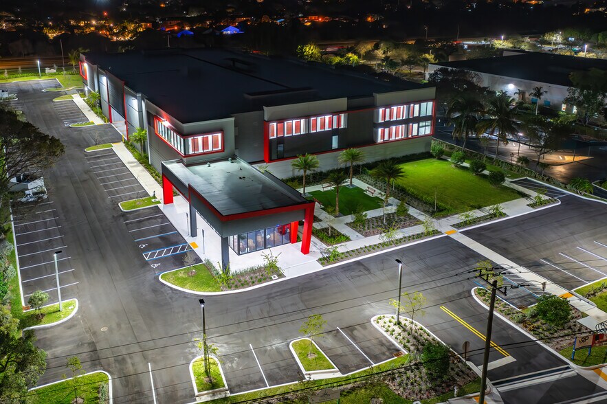 More Photos Of 7021 N Federal Hwy, Boca Raton Self Storage For Lease