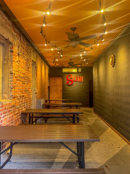 More Photos Of 353 Royal Hawaiian Ave, Honolulu Freestanding For Lease