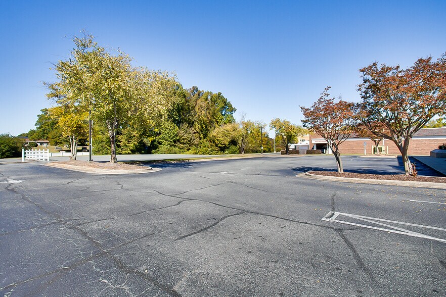 More Photos Of 261 N Fayetteville St, Asheboro Bank For Sale