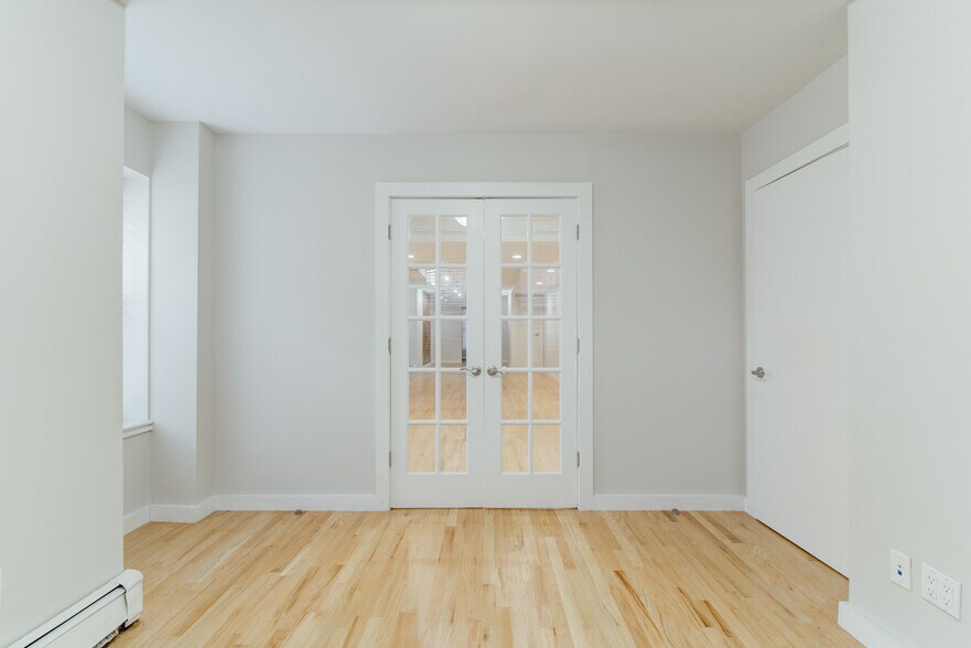 More Photos Of 489 Jersey Ave, Jersey City Storefront Retail Office For Lease